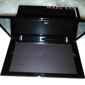 MK beautiful Eyeshadow magnetic holder